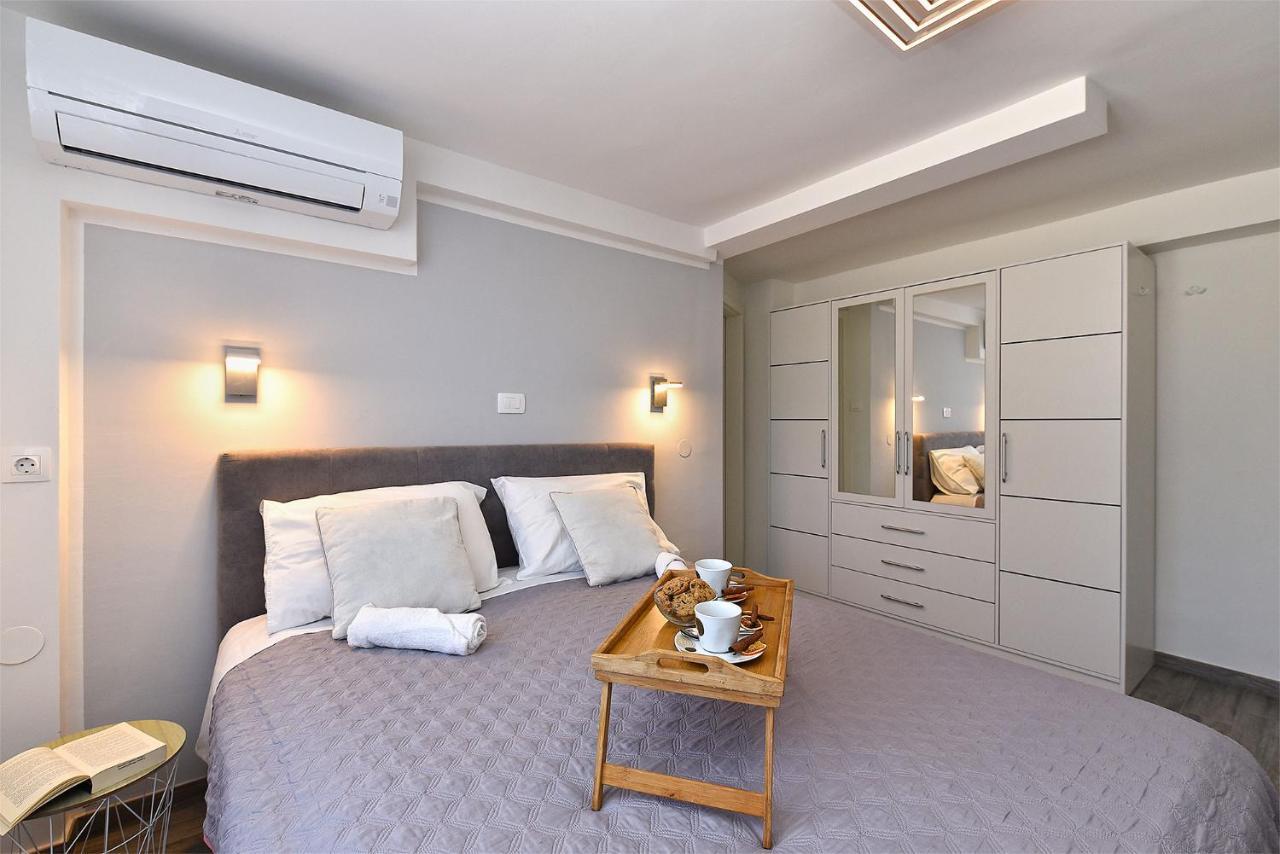 Double Room With Pool 2261 Medulin Exterior foto