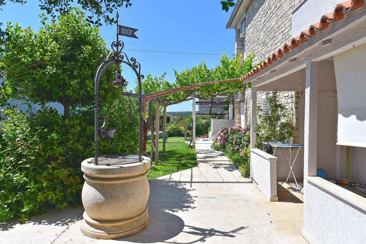 Double Room With Pool 2261 Medulin Exterior foto