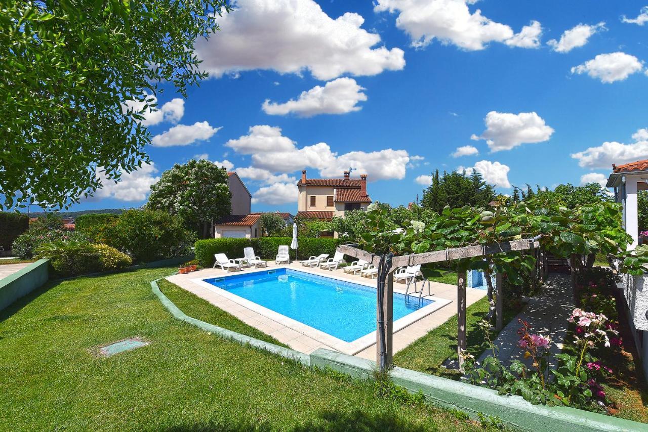 Double Room With Pool 2261 Medulin Exterior foto